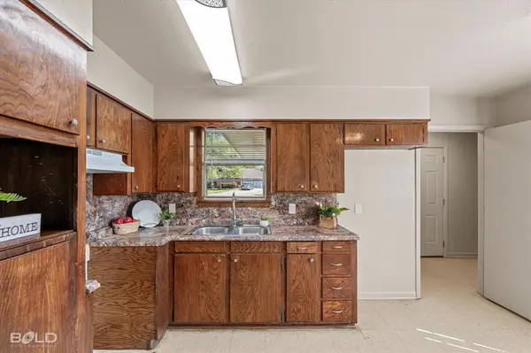 1121 Heatherwood Drive, Shreveport, LA 71107