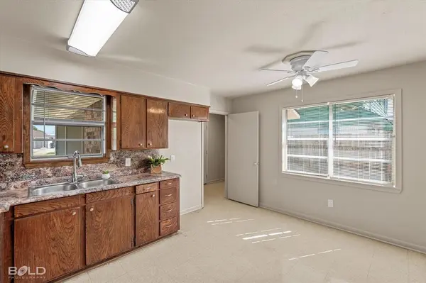 1121 Heatherwood Drive, Shreveport, LA 71107