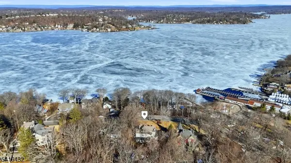 22 Sunset Ter, Mount Arlington Boro, NJ 07856