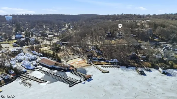 22 Sunset Ter, Mount Arlington Boro, NJ 07856