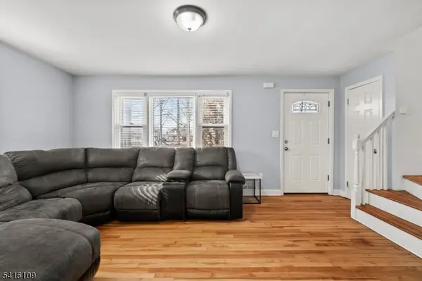 724 Walnut St, Linden City, NJ 07036