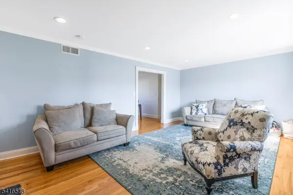 230 Melrose Ave, Middlesex Boro, NJ 08846