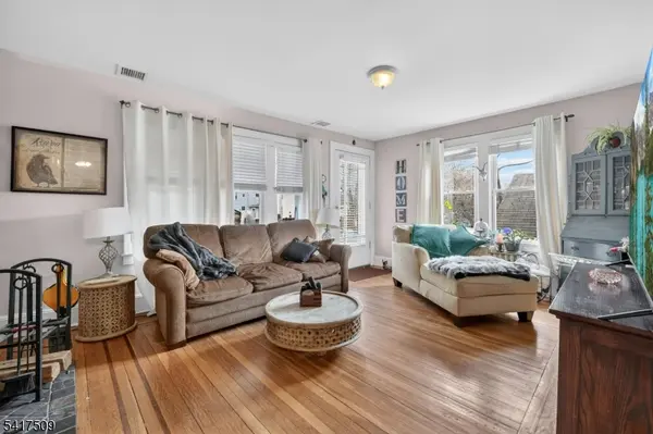 10 Brookside Ave, Hawthorne Boro, NJ 07506