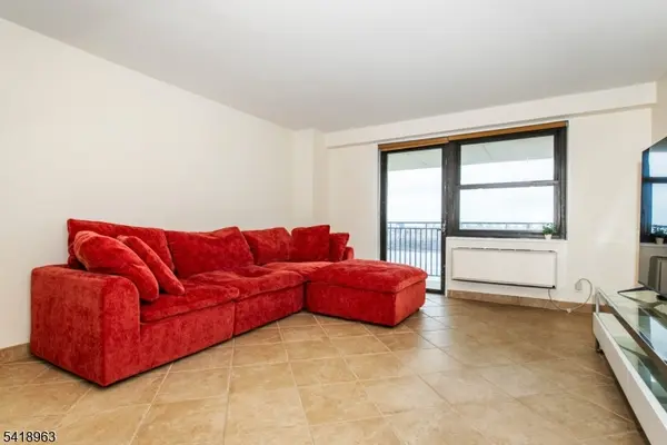 7855 JFK Blvd East #26E, North Bergen Twp., NJ 07047