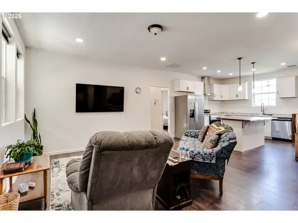 1332 SE STRONG AVE, Roseburg, OR 97470