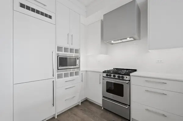 8370 Broadcast AVE SW #202, Calgary, AB T3H 6L3