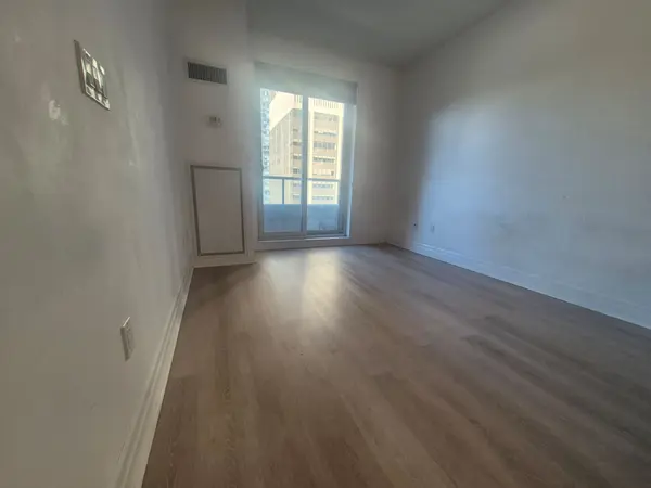 35 Balmuto ST #1703, Toronto C01, ON M4Y 0A3