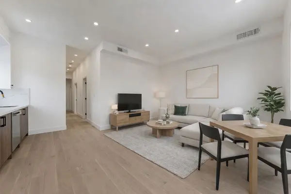 712 Eglinton AVE E, Toronto C11, ON M4G 2K7