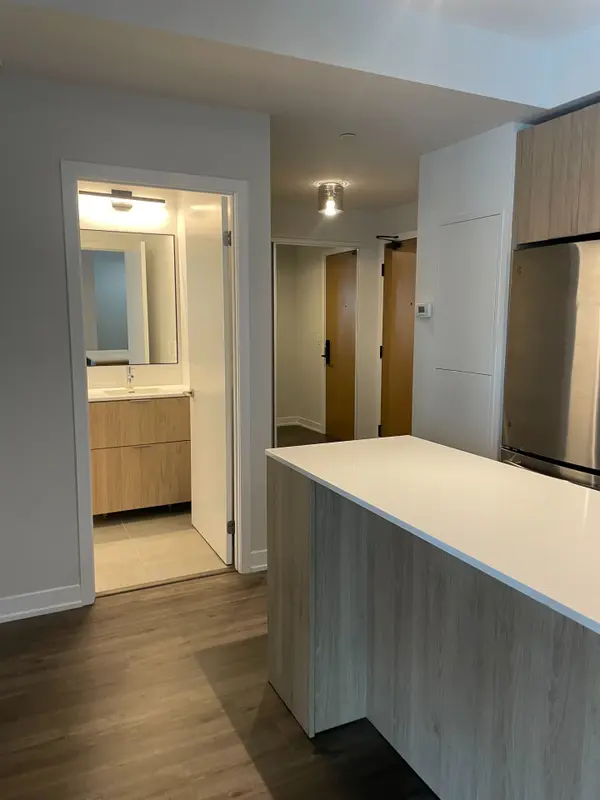 25 Nicholas AVE #322, Toronto C08, ON M5A 0M9