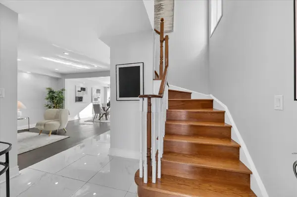 27 Merchant AVE, Whitby, ON L1P 1S2