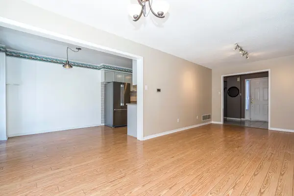 1941 Pine Grove AVE, Pickering, ON L1V 6R4