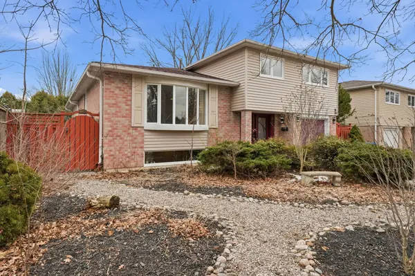 65 Mark ST, Aurora, ON L4G 3J4