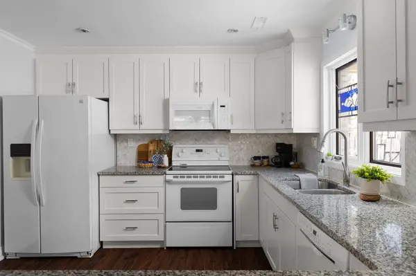 381 Cox Mill RD, Barrie, ON L4N 7S8