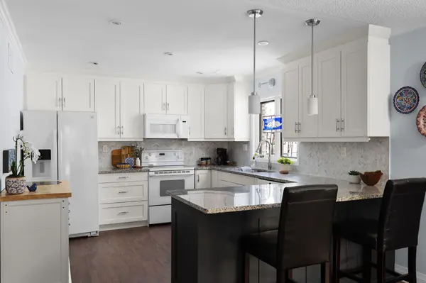 381 Cox Mill RD, Barrie, ON L4N 7S8