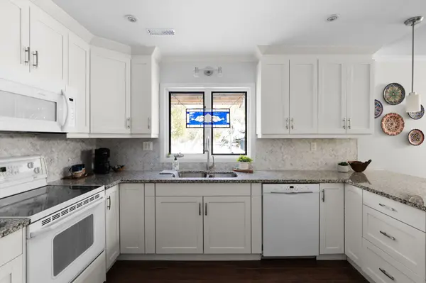 381 Cox Mill RD, Barrie, ON L4N 7S8