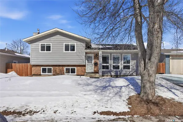 145 Stillwater DRIVE, Saskatoon, SK S7J 3N9