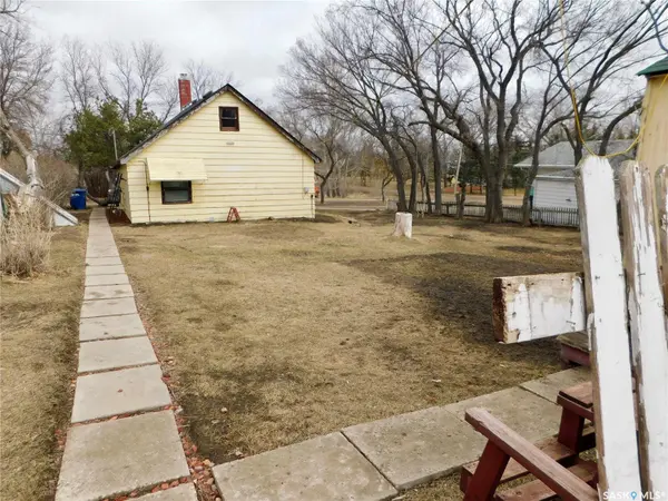 220 2nd STREET E, Lafleche, SK S0H 3R0