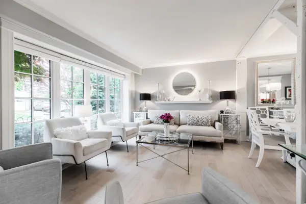 16 Ferndale CRES, Brampton, ON L6W 1E9