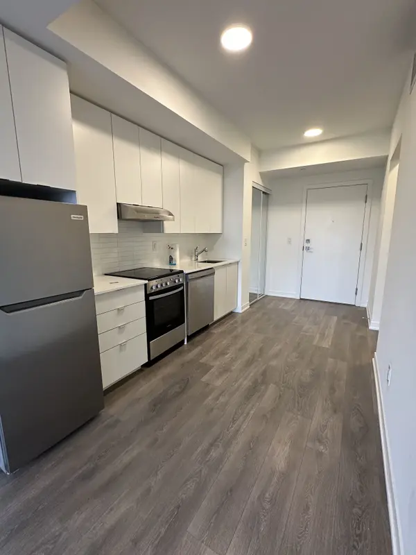 165 Canon Jackson DR #614, Toronto W04, ON M6M 0C4