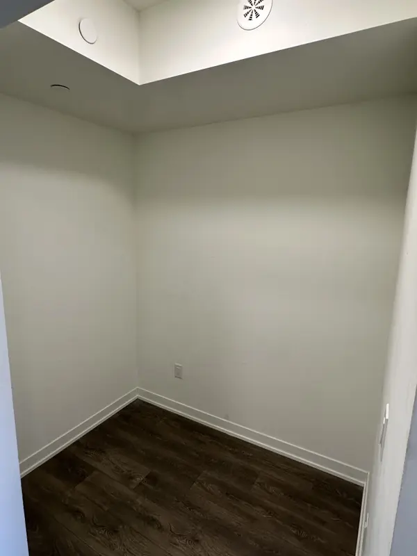 165 Canon Jackson DR #614, Toronto W04, ON M6M 0C4