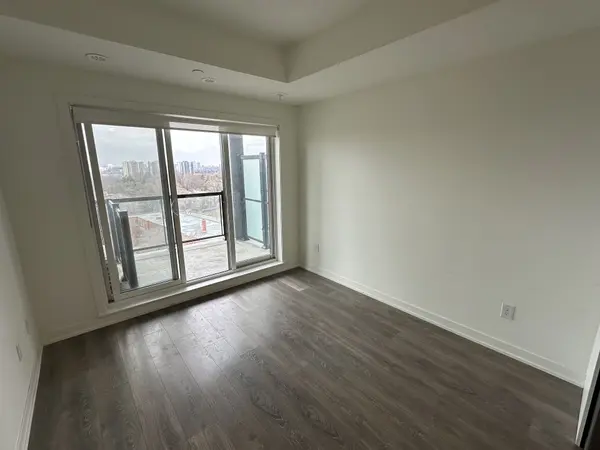 165 Canon Jackson DR #614, Toronto W04, ON M6M 0C4