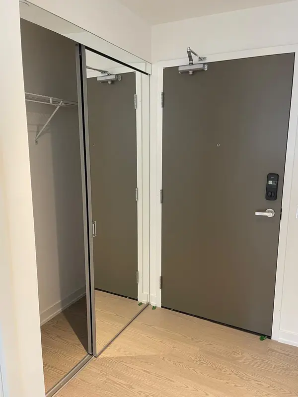 448 Burnhamthorpe RD W #2411, Mississauga, ON L5B 0R4