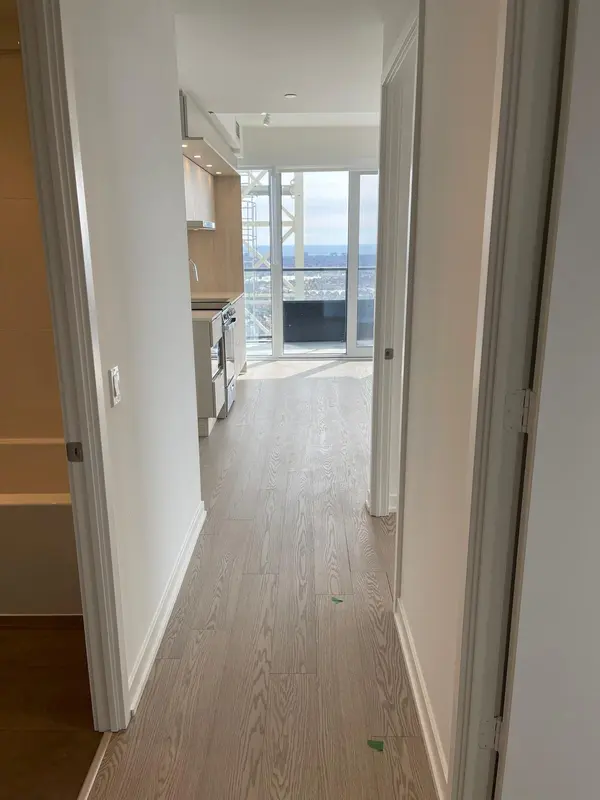 448 Burnhamthorpe RD W #2411, Mississauga, ON L5B 0R4