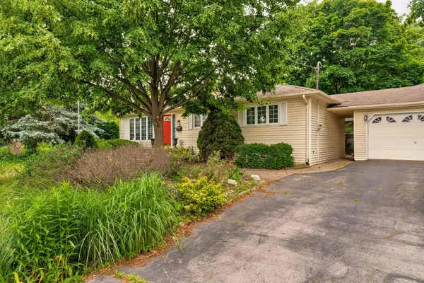 478 Avon CRES,  Oakville,  ON L6J 2T4