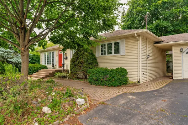 478 Avon CRES, Oakville, ON L6J 2T4