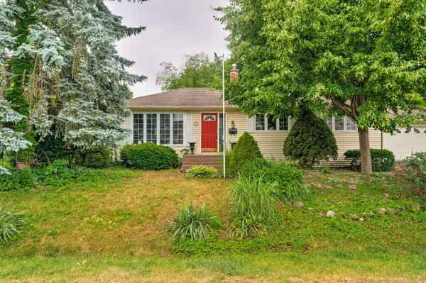 478 Avon CRES, Oakville, ON L6J 2T4