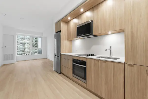 25 Cordova AVE #1302, Toronto W08, ON M9A 0E5