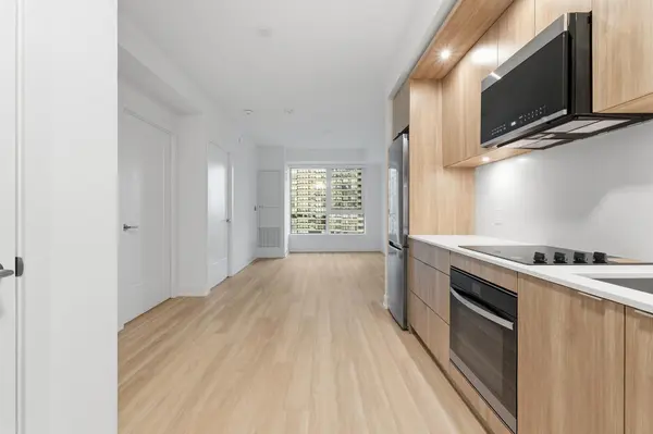 25 Cordova AVE #1302, Toronto W08, ON M9A 0E5