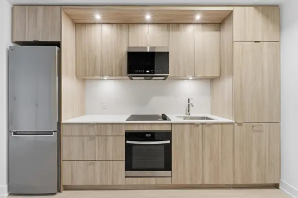 25 Cordova AVE #1302, Toronto W08, ON M9A 0E5