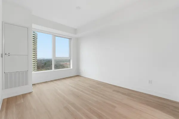 25 Cordova AVE #1302, Toronto W08, ON M9A 0E5