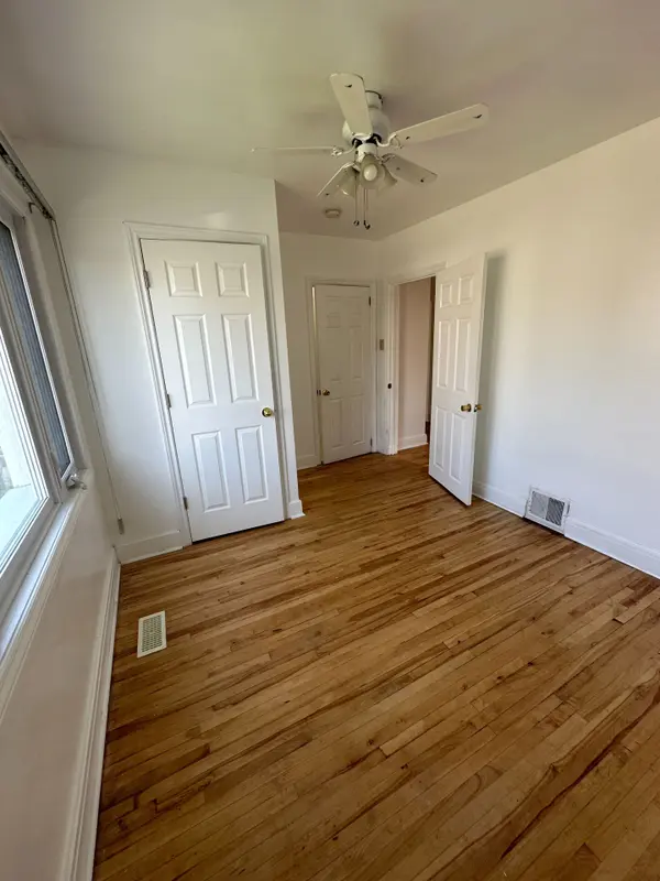 304 Frontenac AVE S #Main, Vanier And Kingsview Park, ON K1L 6K9