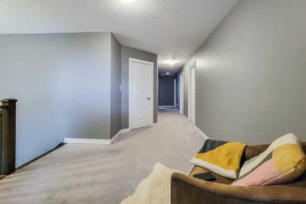 59 Robertson RD, Hamilton, ON L9K 0H7