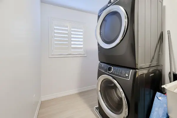 59 Robertson RD, Hamilton, ON L9K 0H7