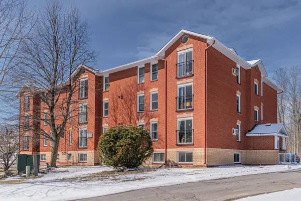 540 Talbot PL #102, Gananoque, ON K7G 3C6