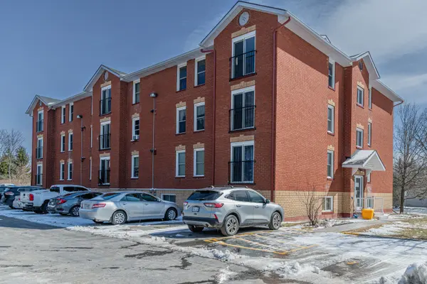 540 Talbot PL #102, Gananoque, ON K7G 3C6