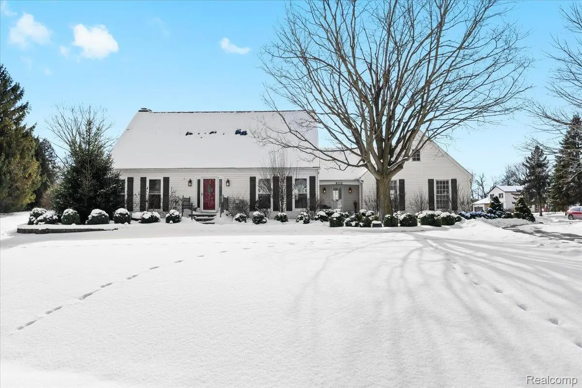 9112 Meadowdale DR, Brighton Township, MI 48114