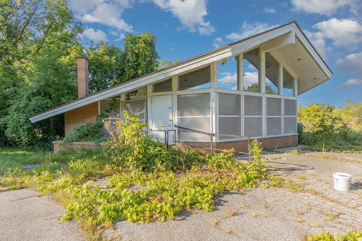 2704 Ruckle ST, Saginaw, MI 48601