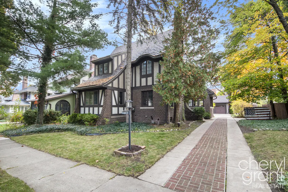 618 Laurel AVE SE, East Grand Rapids, MI 49506