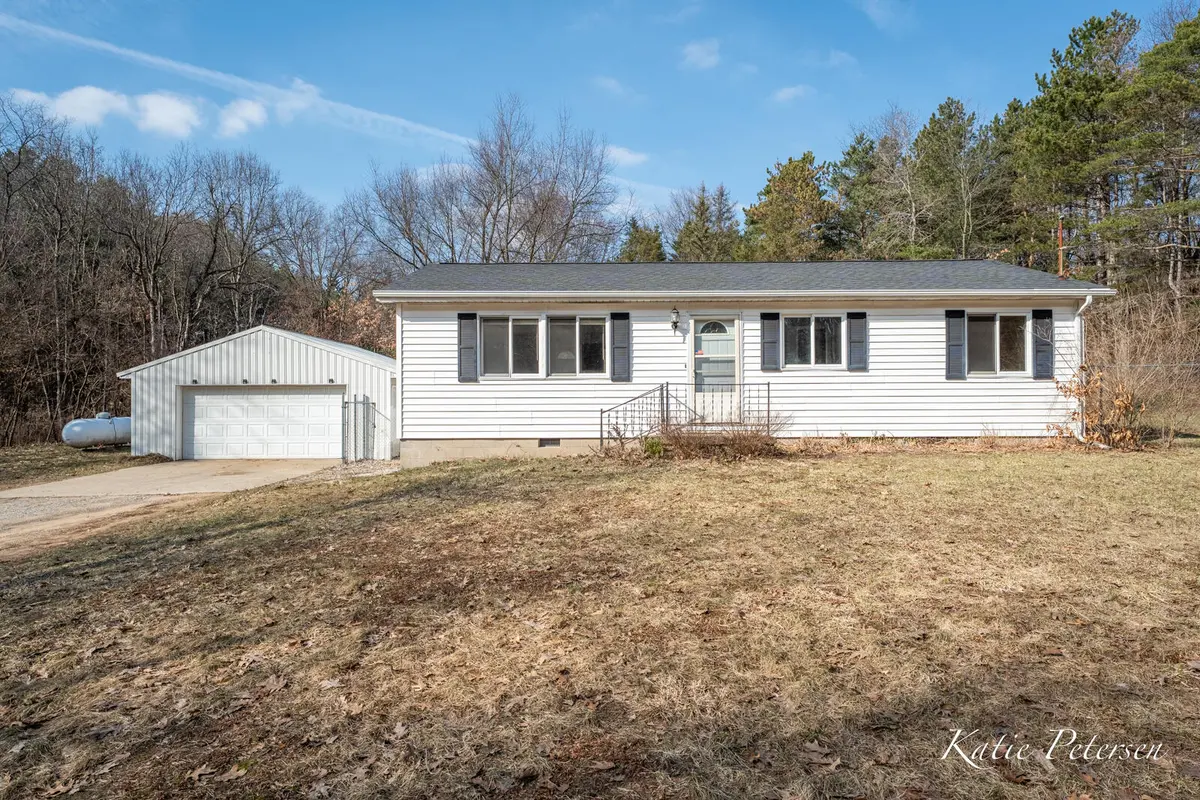 3501 15 Mile RD NE, Algoma Twp, MI 49319
