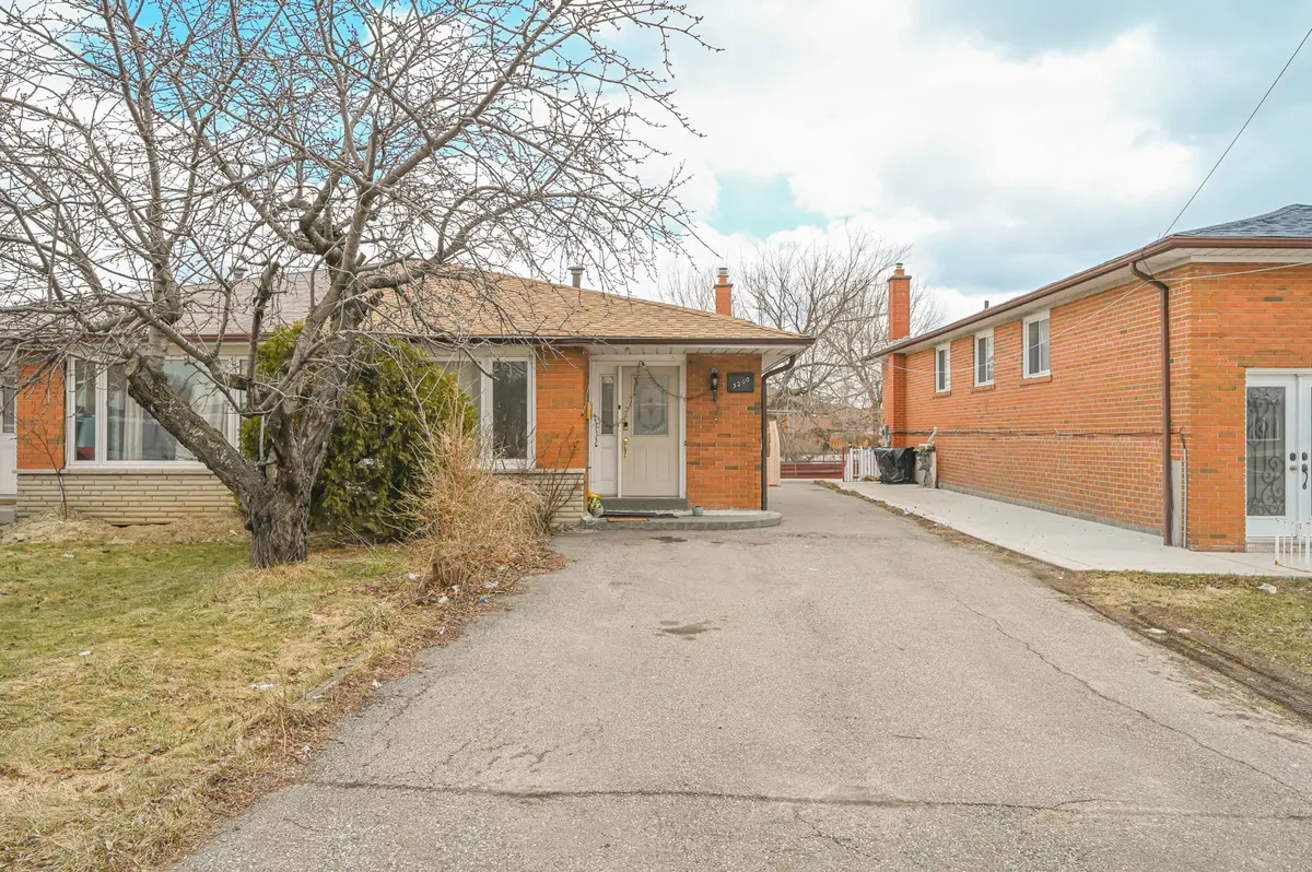 3200 Morning Star DR, Mississauga, ON L4T 1X5