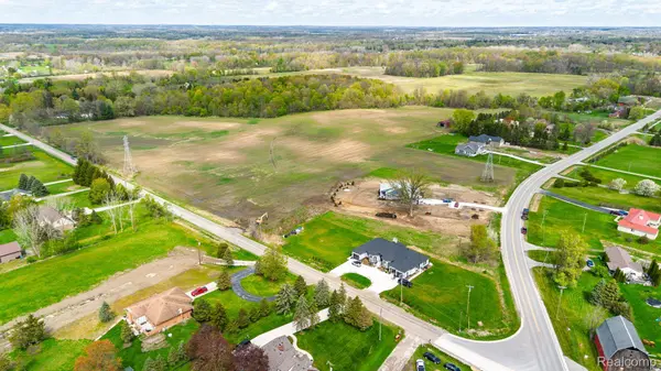 24309 CHAPMAN RD, Macomb Twp, MI 48042