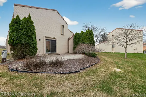 2927 Moon Lake DR #58, West Bloomfield Charter Township, MI 48323