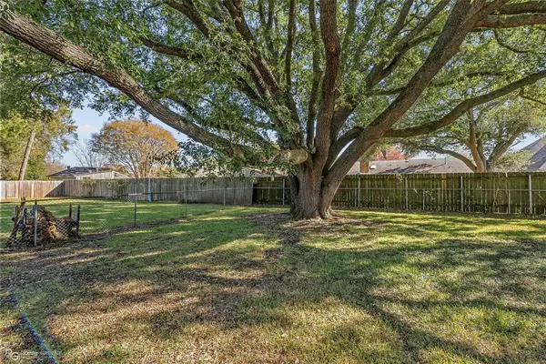 7325 Camelback Drive, Shreveport, LA 71105