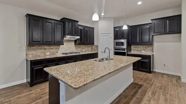 10424 SUNSET SHORE Drive, Grand Prairie, TX 76065