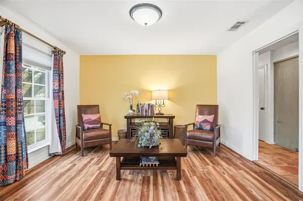 7208 Tamarack Road, Benbrook, TX 76116