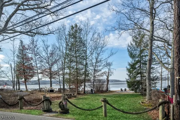 6 Lakeview Ave, Mount Olive Twp., NJ 07828